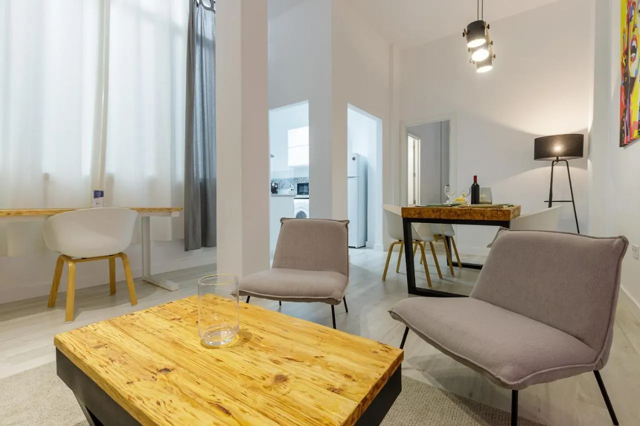 Apartamentos Tribuna Malaga Apartment