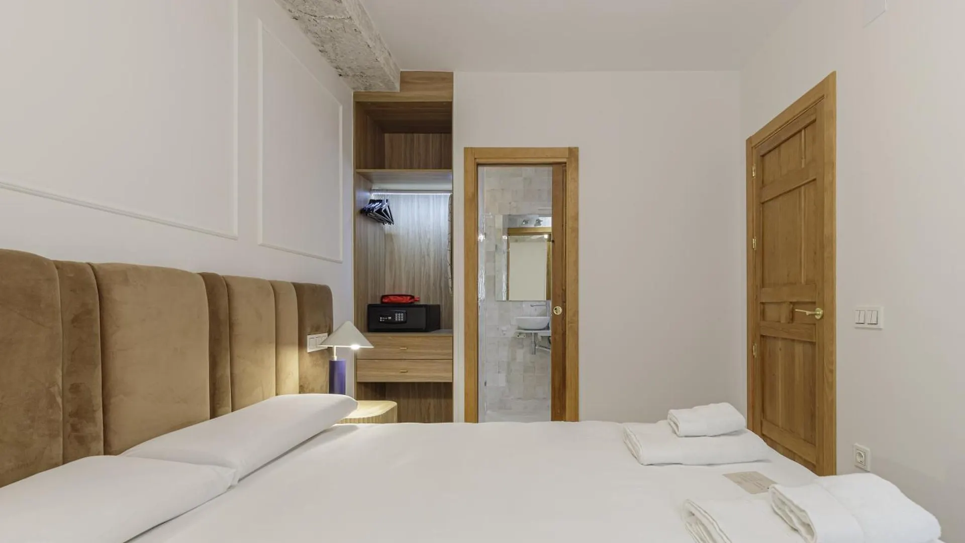 Apartamentos Tribuna Malaga Apartment